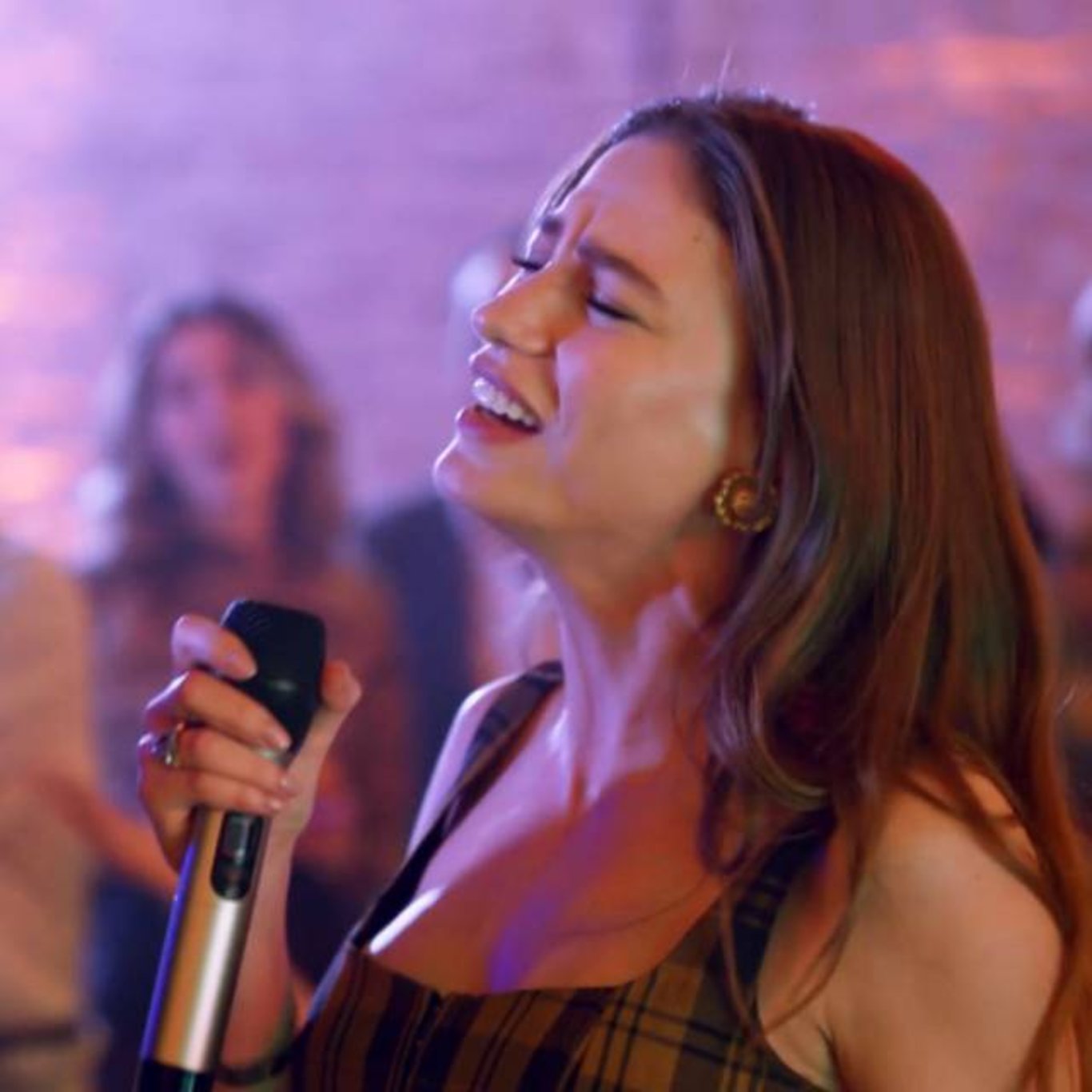 Serenay Sarıkaya'nın Şarkı Performansı Sosyal Medyada Yankı Uyandırdı 3