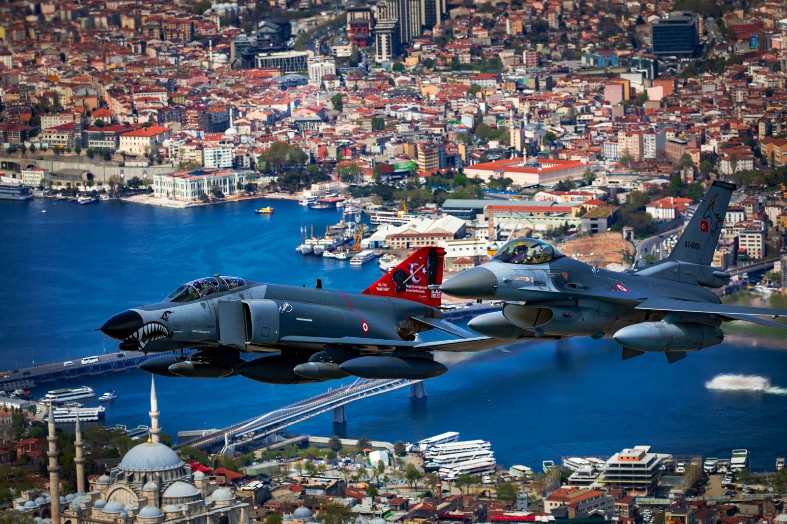 Türk Hava Kuvvetleri, TEKNOFEST 2023 İçin İstanbul Boğazı Üzerinde Selamlama Uçuşu Gerçekleştirdi 4