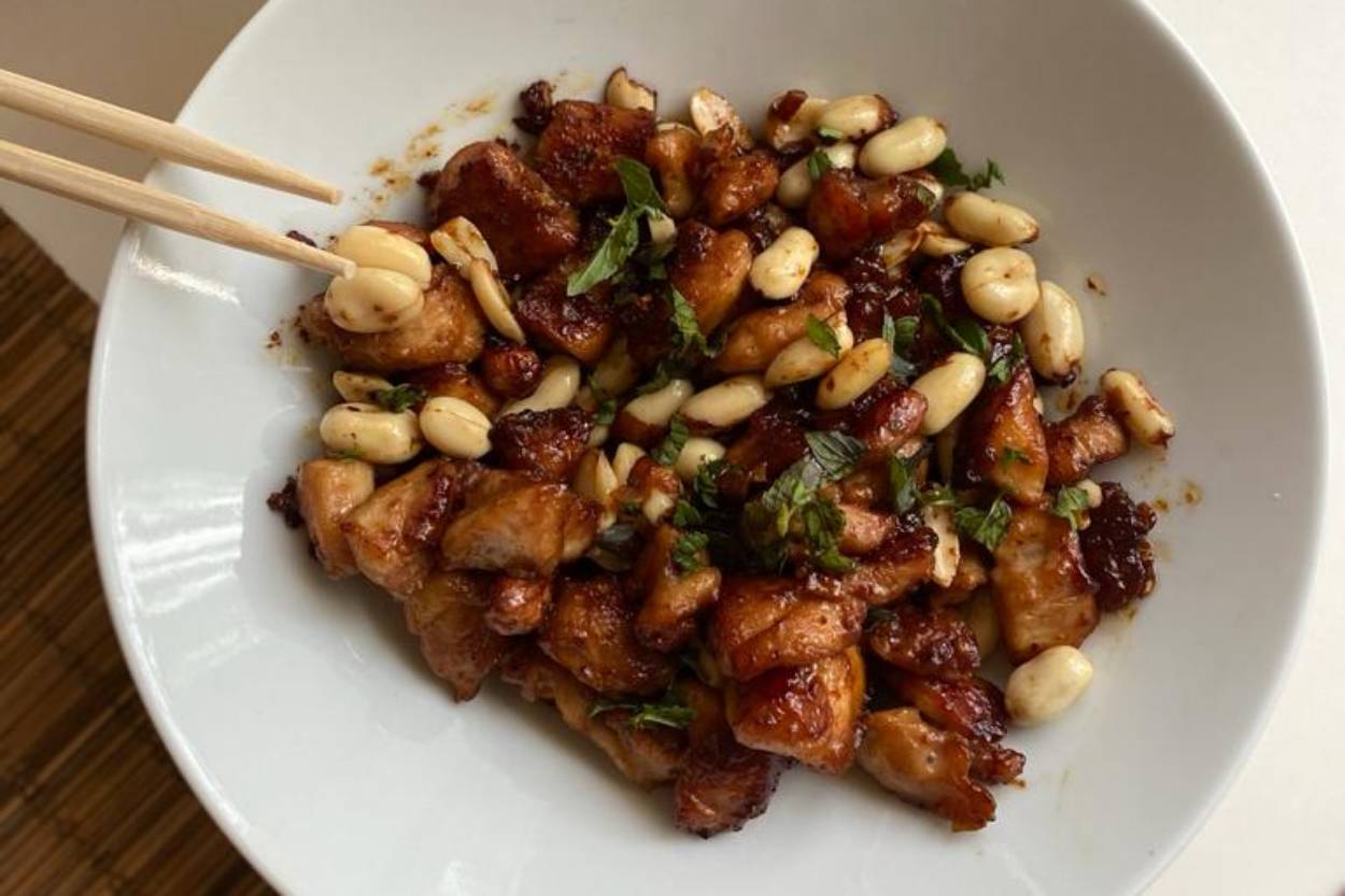 Kung Pao Tavuk: Acı, Baharatlı ve Lezzetli Bir Çin Yemeği