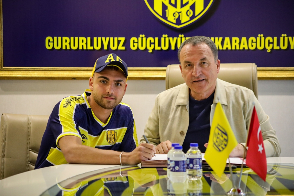 MKE Ankaragücü altyapıdan Mert Can ve Onur Efe Ekri ile profesyonel sözleşme imzaladı