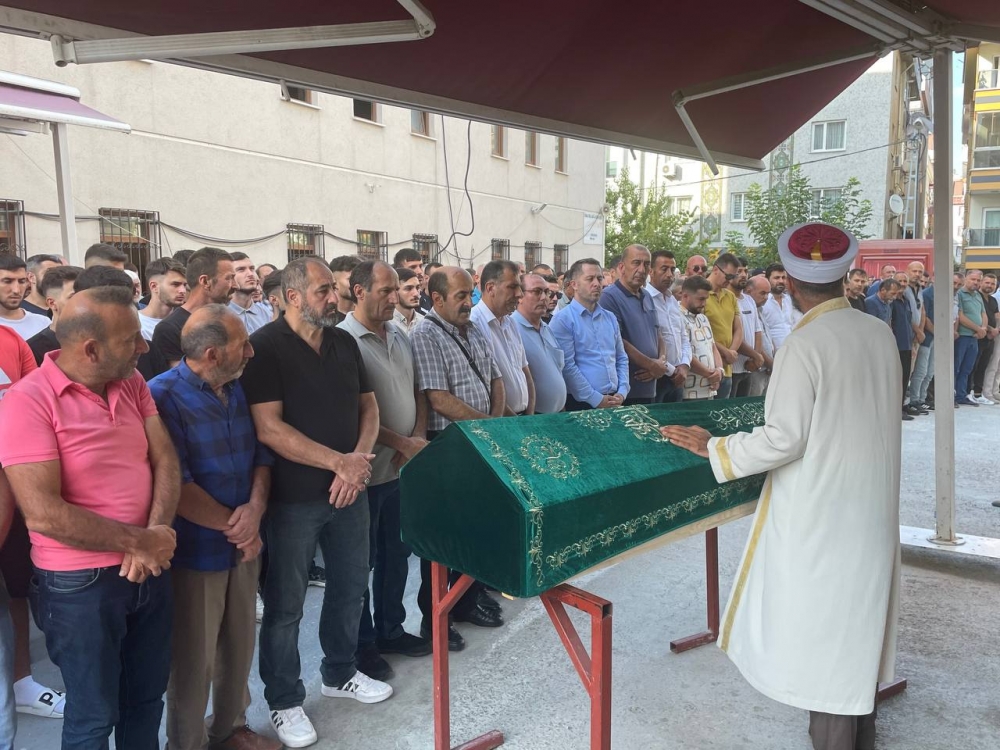 Avcılar'daki yangında ölenlerden 1'inin cenazesi İstanbul'da defnedildi