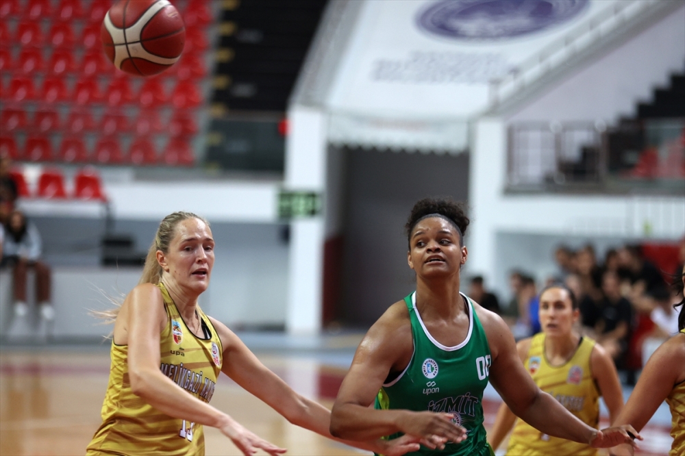 İzmit Belediyespor, Melikgazi Kayseri Basketbol'u 67-65 yendi
