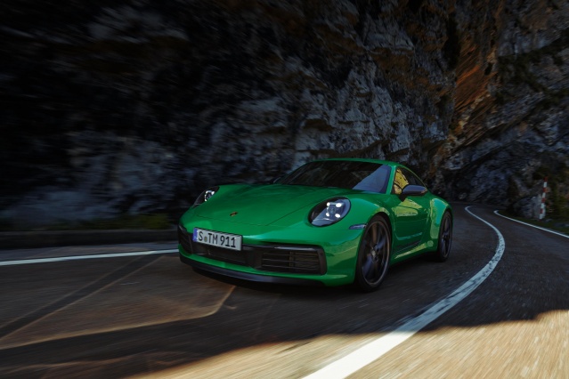 Yeni Porsche 911 Carrera T