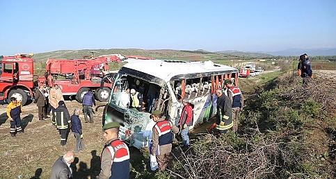 Çorum'da yolcu otobüsü devrildi: 1 ölü, 38 yaralı
