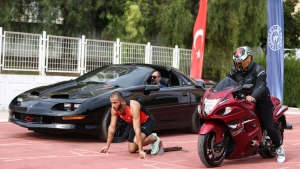 Milli rekortmen atlet spor otomobil ve motosikletle yarıştı