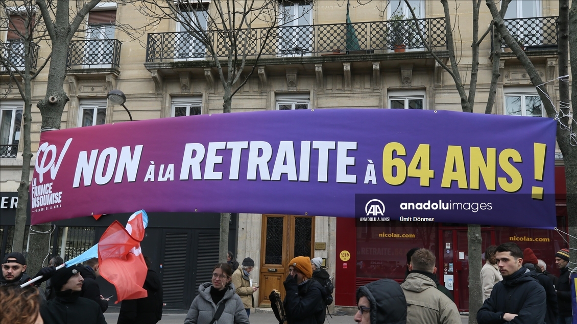 Fransızlar, tartışmalı emeklilik reformunu protesto etti