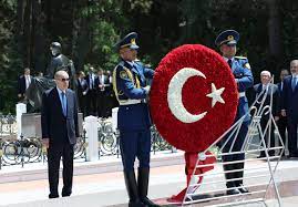 Cumhurbaşkanı Erdoğan, Türk şehitliğini ziyaret etti
