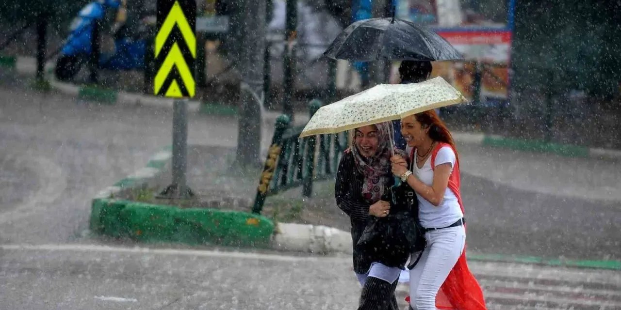 Meteoroloji'den Kritik Uyarı: İç Anadolu'da Kuvvetli Yağış Geliyor! İç Anadolu'da Hangi İllerde Fırtına Alarmı Var?