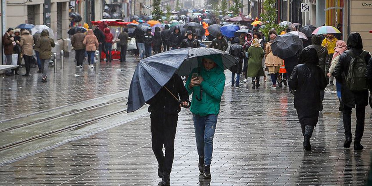 Türkiye Genelinde Yağışlı Havalar: İstanbul'da İlk İş Günü Trafik Çilesi