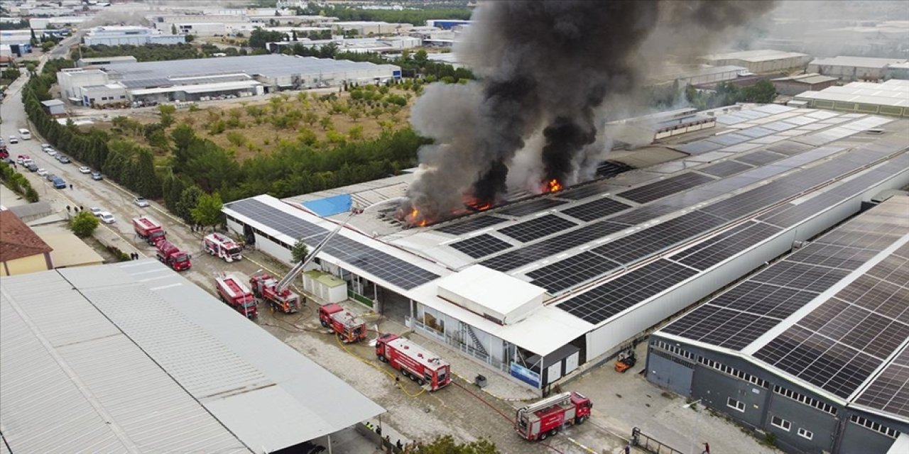 Uşak'ta tekstil fabrikasında büyük yangın