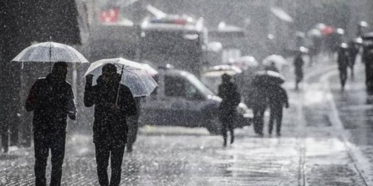 İstanbul'da bir ayda yağan yağmur bir saatte yağıyor