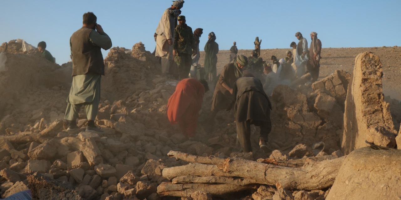 Afganistan'da depremlerde ölenlerin sayısı 120'ye yükseldi