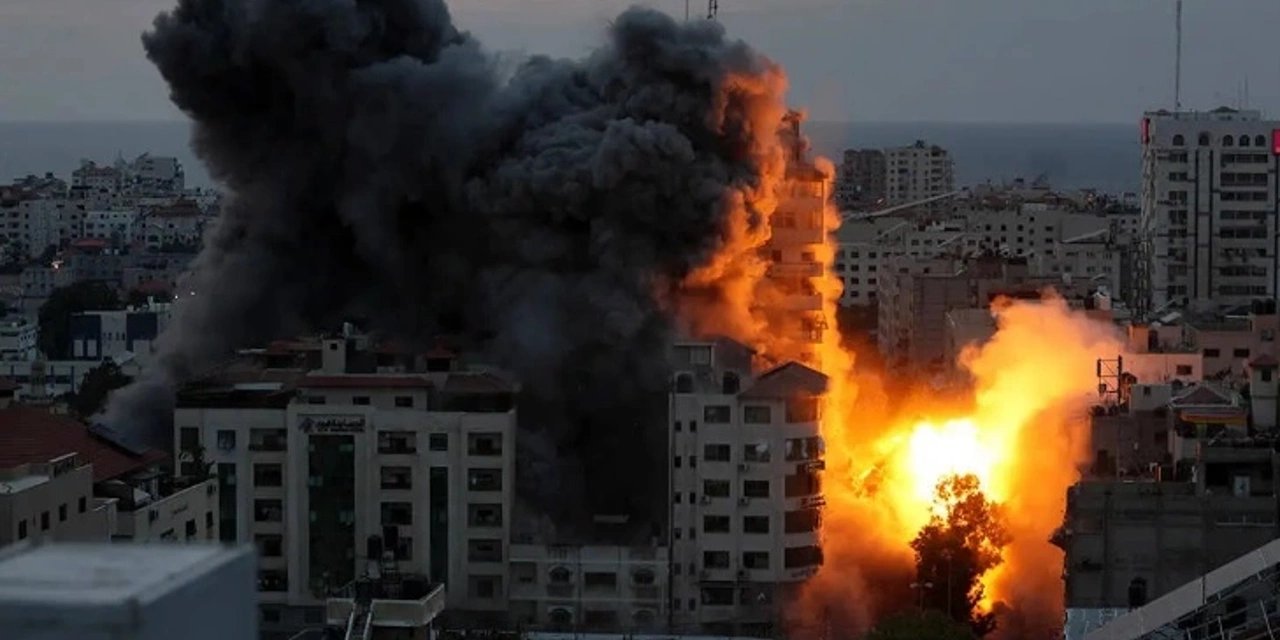 İsrail Gazze Şeridi'ni Bombalıyor