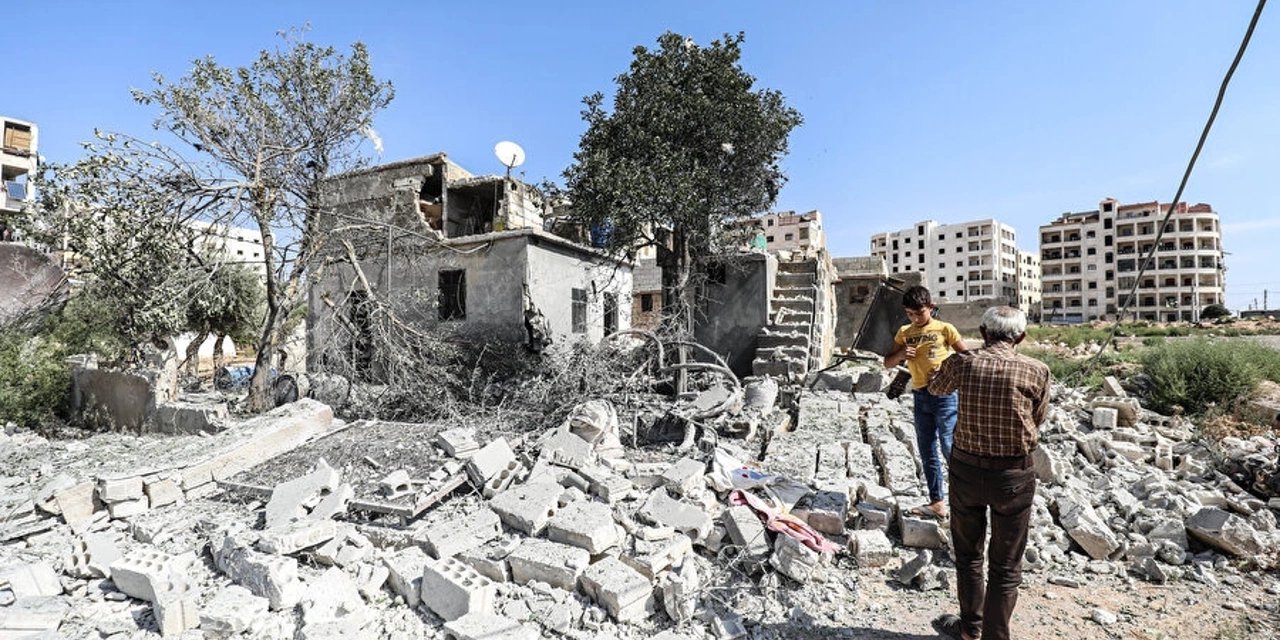 Suriye İdlib kent merkezine saldırıdı: 4 sivil öldü