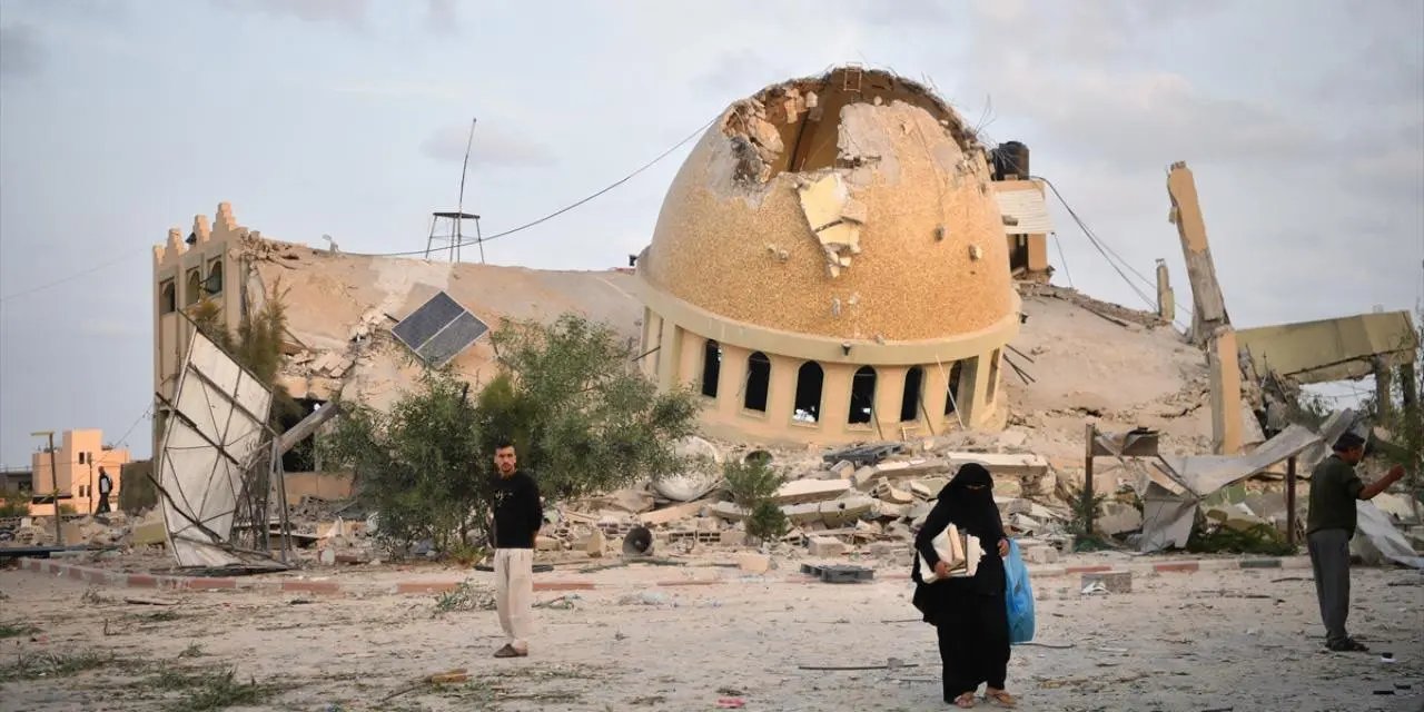 İsrail Camileri Vurmaya Devam Ediyor