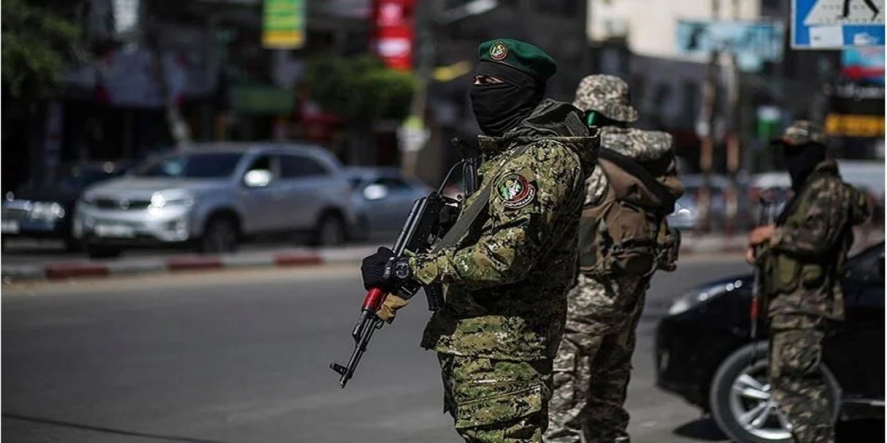 Kassam Tugayları Gazze'ye giren İsrail'e ait iki askeri aracı hedef aldı