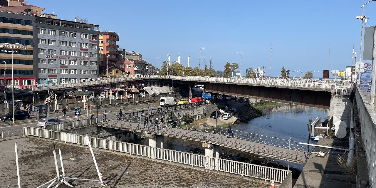 Zonguldak'ta Fevkani Köprüsü'nün yıkımına başlandı