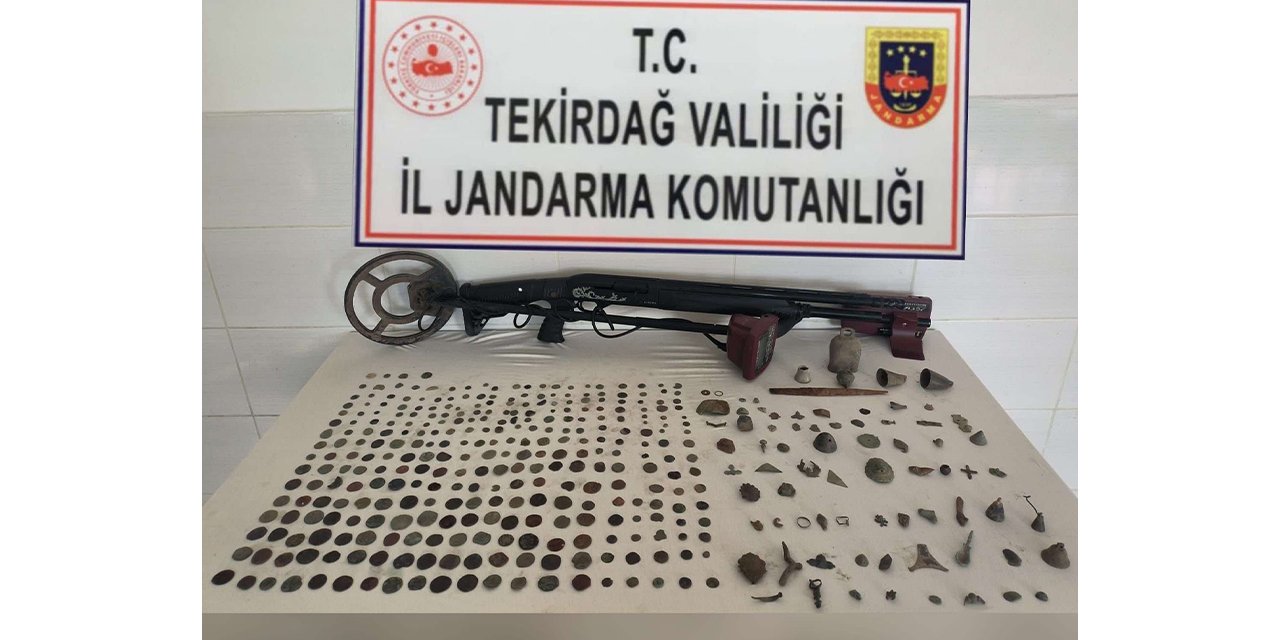 Tekirdağ'da tarihi eser kaçakçılığı operasyonu:76 obje ve 312 sikke ele geçirildi