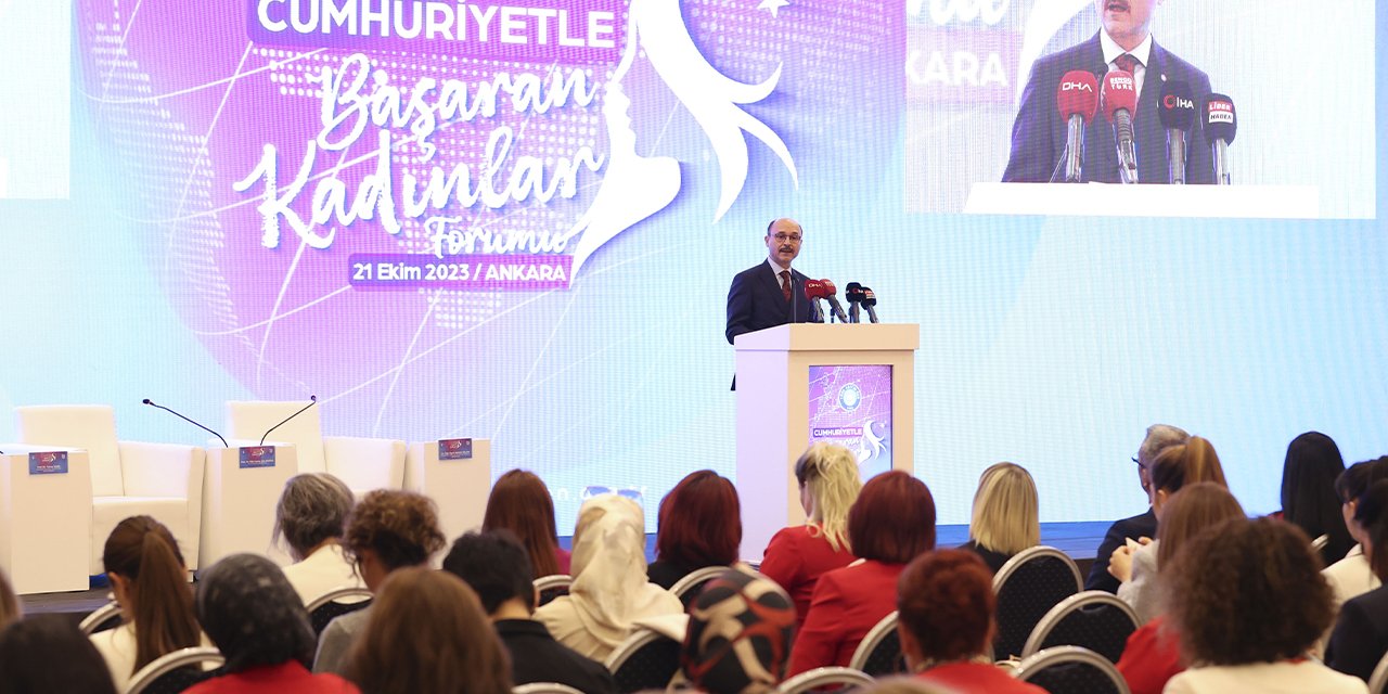 Türk Eğitim-Sen, Cumhuriyetle Başaran Kadınlar Forumu düzenledi