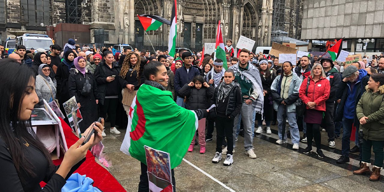 Köln'de Filistin için Dayanışma temalı gösteri düzenlendi