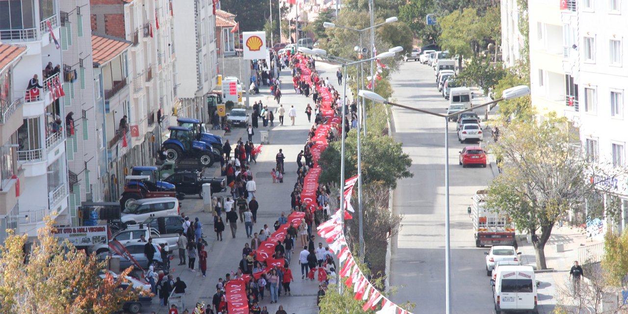 Ankara Haymana'da 4 bin 447 metrelik Türk bayrağıyla Cumhuriyet Bayramı kutlaması