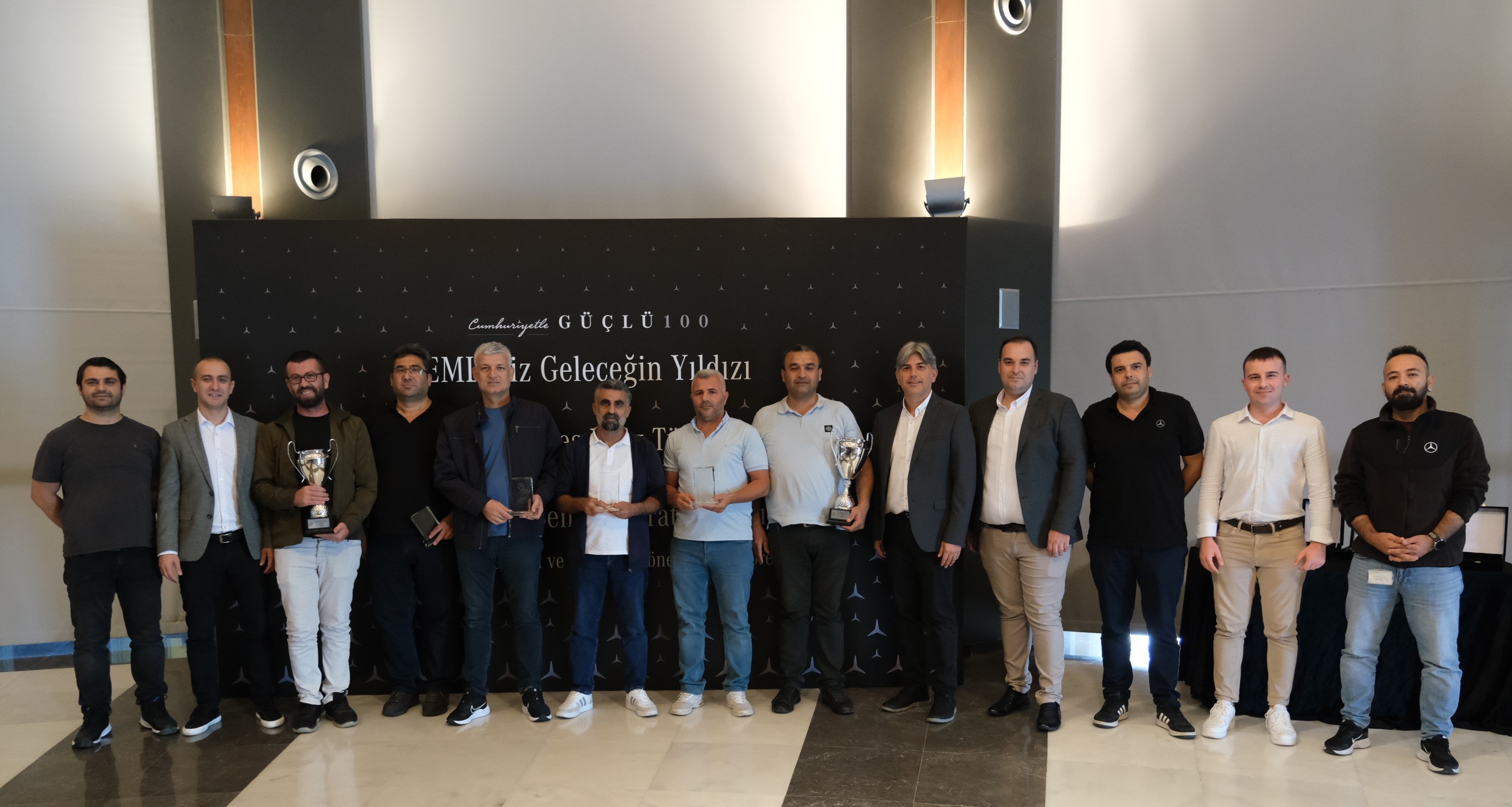 Mercedes-Benz Türk’ten ‘EML’miz Geleceğin Yıldızı’nda  başarılı olan laboratuvarlara ödül