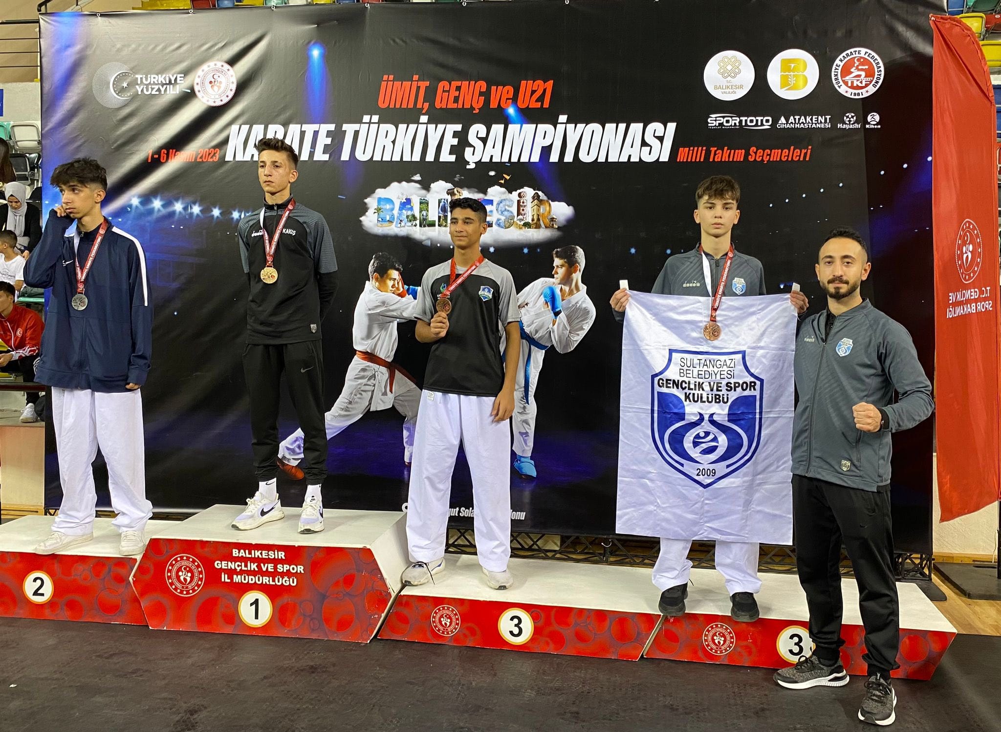 Sultangazi Belediyesi sporcuları karate şampiyonasında 3 madalya kazandı