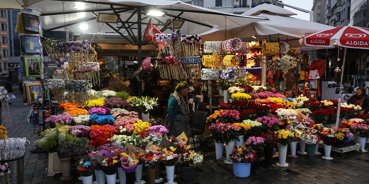 İstanbul'da çiçekçiler mutlu