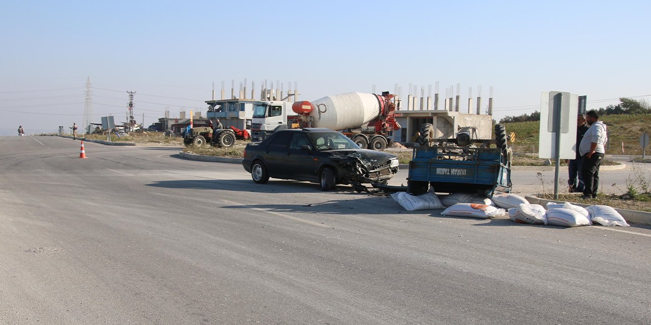 Hatay'da otomobil ile tarım aracının çarpıştı: 4 kişi yaralandı