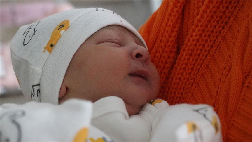 Yalova'da dünyaya gelen bebeklerin kimlikleri adreslerine gönderiliyor