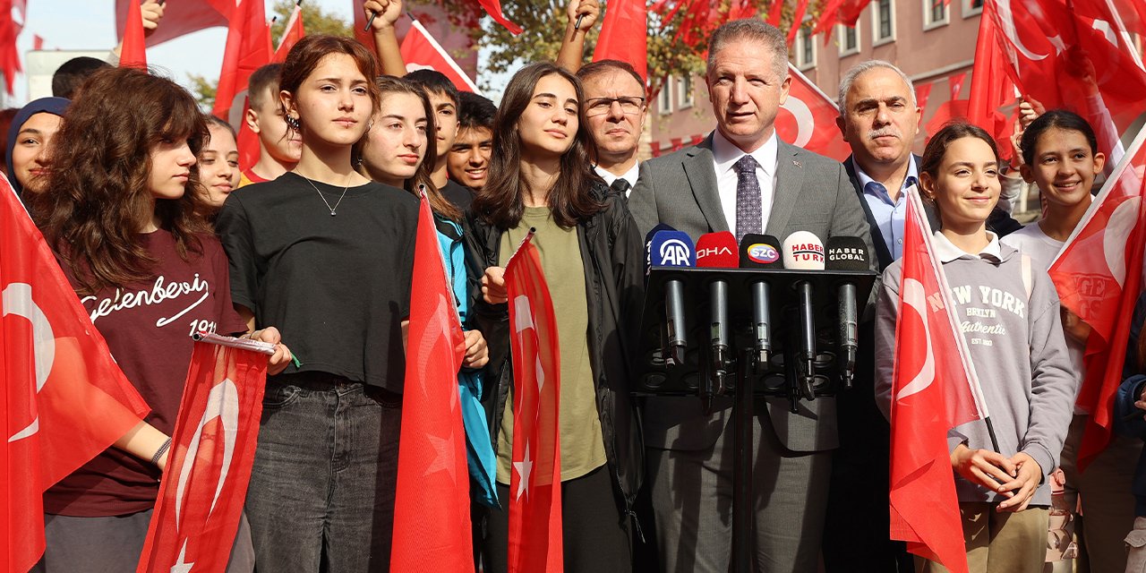 istanbul-cumhuriyet-bayrami-icin-turk-bayraklariyla-susleniyor2.jpg